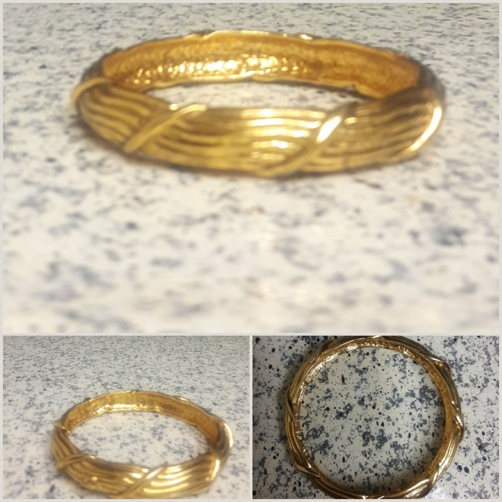CHANEL VTG CC TWISTED BANGLE